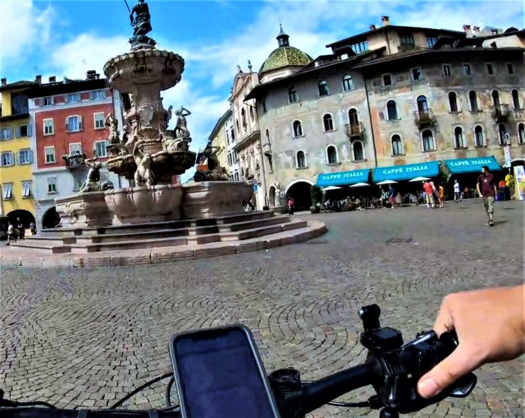 Brunnen an der Piazza del Duome in Trento / Trient