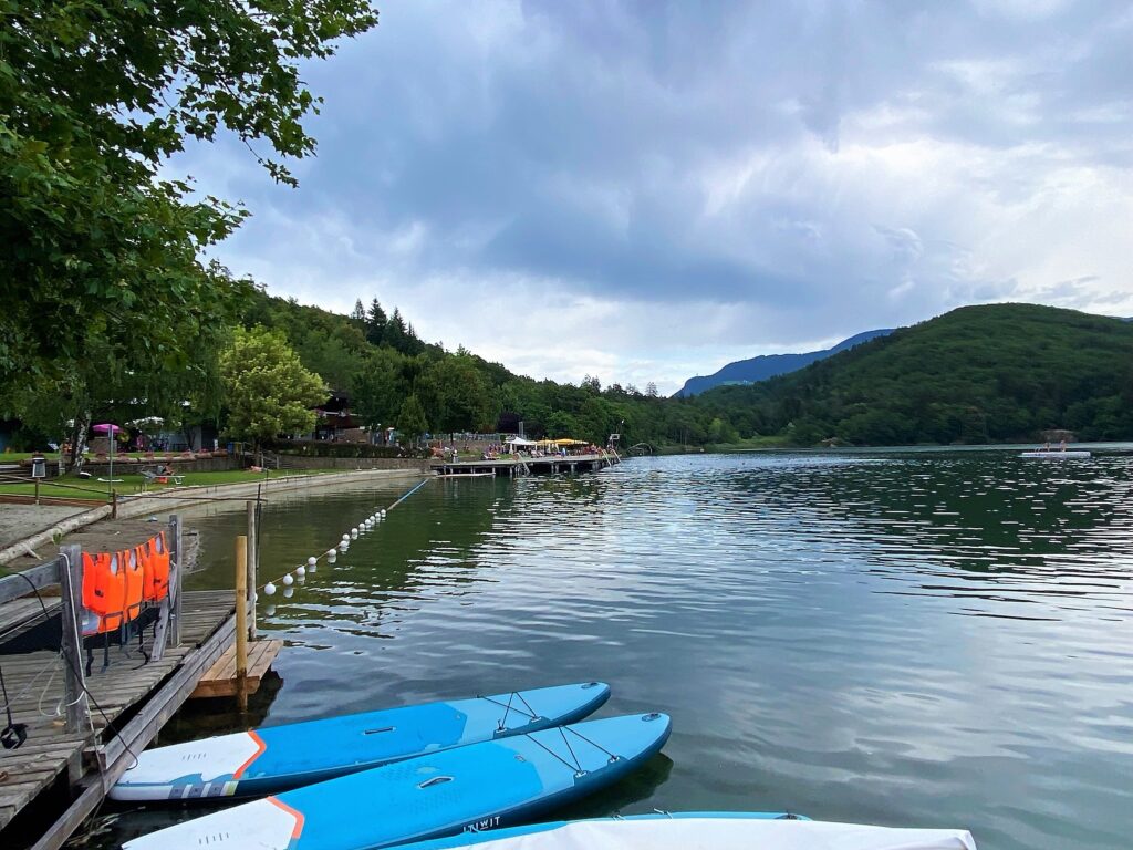 Paddelboard im Montiggler See