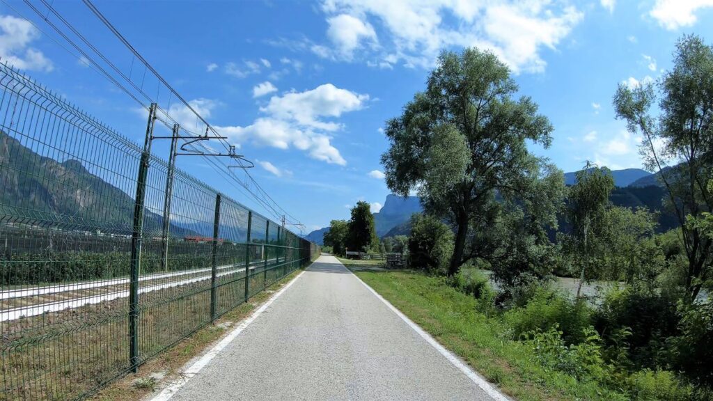 Monotoner Etschtalradweg nach Meran